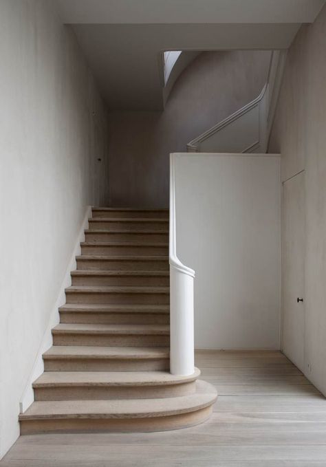 Vincent van Duysen Vincent Van Duysen, Escalier Design, 20 Questions, Interior Stairs, Julianne Moore, Stairway To Heaven, House Stairs, Stair Railing, Staircase Design