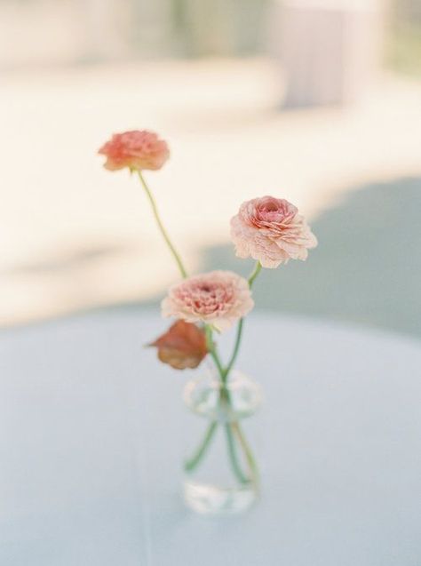 Vintage Glasses Wedding, Cream Wedding Flowers, Creative Centerpieces, Bee Wedding, Peach Wedding Flowers, Pink Wedding Inspiration, Madison Wedding, Glasses Wedding, Organic Textures