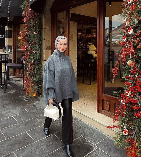 SHOP the SWEATER NOW!!! CLICK the LINK below Fall Outfits Hijab, Fall Hijabi Outfits, Chic Hijab Outfit, Hijabi Winter Outfits, Aesthetic Fall Outfit, Modest Winter Outfits, Modest Casual Outfits, Pullovers Outfit, Modern Hijab Fashion