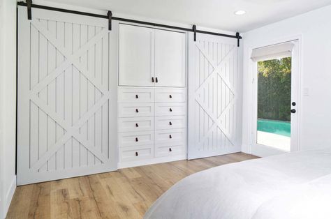 1950s Home gets fresh modern farmhouse style update in California Barn Door Cabinet, Bedroom Closet Doors, Design Ložnic, Built In Dresser, Barn Door Closet, White Closet, Barn Door Designs, Glass Interior, Wall Closet