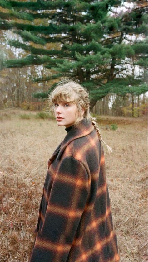 Evermore Era, Taylor Swift Evermore, Oc California, Taylor Swift Photoshoot, Estilo Taylor Swift, Taylor Swift Videos, Taylor Swift Album, Taylor Swift Wallpaper, Long Live Taylor Swift