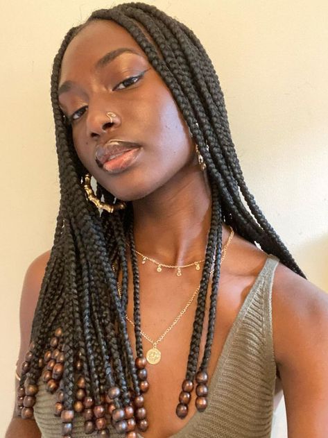 Knotless Braids With Beads, Cute Box Braids Hairstyles, Pelo Afro, Braids With Beads, Girls Hairstyles Braids, Knotless Braids, African Braids, Braided Hairstyles For Black Women, Box Braids Hairstyles