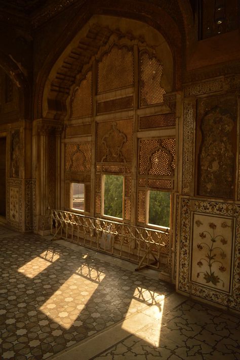 Aesthetic Indian Architecture, India Architecture Photography, Mughal Architecture Aesthetic, Indian Forts Aesthetic, Aesthetic Fort, Lahore Architecture, Fort Aesthetic, Lahore Aesthetic, Pakistani Architecture