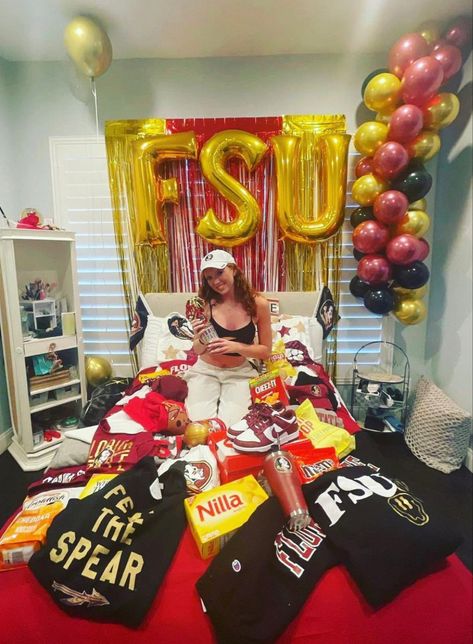 Fsu Bed Decorating, Fsu Bed Party, College Acceptance Room Decorating, Fsu Decor, Bedding College, College Bed, Senior Year Fun, Bed Party, Bling Bottles