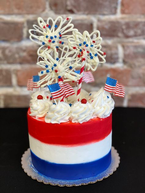 Patriotic Cake Ideas, Patriotic Cake Decorating, Usa Citizenship, Patriotic Cakes, Cakes 2023, Fireworks Cake, Patriotic Cake, Patriotic Cupcakes, Fourth Of July Cakes