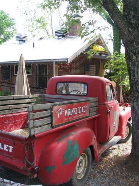 Men Anatomy, Red Pick Up Truck, Fonts Numbers, Foto Cars, Old Red Truck, Graffiti Fonts, Vintage Chevy Trucks, Studebaker Trucks, Vintage Pickup Trucks