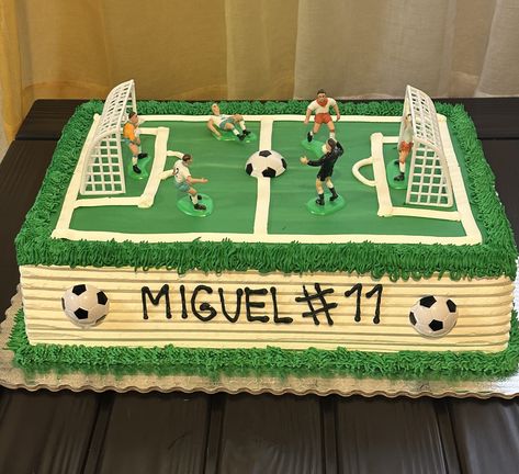 Soccer Sheet Cake Ideas, Soccer Themed Birthday Cake, Soccer Sheet Cake, Pastel Futbol Soccer, Football Sheet Cake, Soccer Party Cake, Soccer Cake Ideas For Boys, Soccer Field Cake, Soccer Birthday Theme