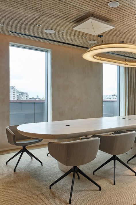 Kibre designed boardroom over looking london. Bespoke meeting table made from cement resin. Clayworks plastered walls for sustainable and natural finishes, Resident lighting and Baux cliengs for acoustics. All designed in house. Please follow the below link for more. #kibre #baux #bespoke #boardroom #table #boardroomtable #lighting #interiors #office #officeinteriors #design #officefurniture #furniture #interiordesign #london #joinery #meetingroom #acoustic Boardroom Lighting, Boardroom Table Design, Plastered Walls, Boardroom Tables, Conference Room Design, Meeting Room Table, Meeting Room Design, Diner Table, Rainbow House