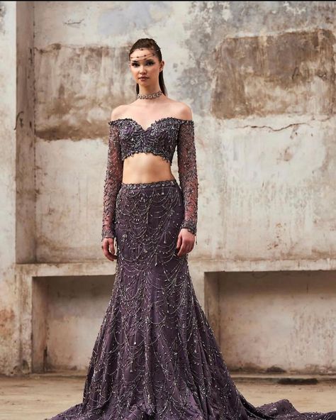 One glimpse isn’t enough! The iconic mermaid set that oozes sophistication, drama, and elegance—all at the same time. Mermaid Dress Indian, Mermaid Style Lehenga, Mermaid Lengha, Mermaid Lehenga, Dress For Reception, Sangeet Outfit, Fantasy Outfits, Cute Dresses For Party, Fashion Illustration Sketches Dresses