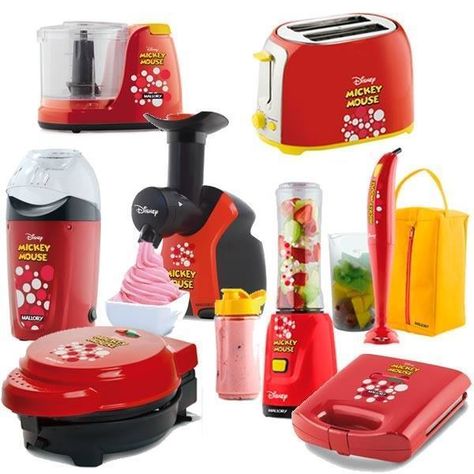 Produtos da linha Mallory Mickey Mouse - muita fofura pra cozinha! Lacrou? comenta abaixo e para comprar é só acessar o link que estão disponíveis no Magazine LacreMania - afiliado ao Magazine Luiza, seguro e simples!  Você compra pelo link e retira grátis na loja Magazine Luiza mais próxima de vc, é só escolher esta opção na tela antes do pagamento! Bjus!!!!  #torradeira #grill #mixer #pipoqueira #liquidificador #miniprocessador Cozinha Do Mickey Mouse, Michey Mouse, Popcorn Maker, Disney Mickey Mouse, Disney Mickey, Instagram Post, Disney, Instagram Posts