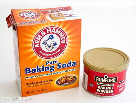 Difference between Baking Soda and Baking Powder on SimplyRecipes.com. How to test if your baking soda or baking powder are still good. How to Substitute one for the other. How to make your own baking powder. Make Baking Powder, Homemade Baking Powder, Baking Soda Benefits, Homemade Baking, Soda Brands, Baking Soda Shampoo, Simply Recipes, Food Facts, How To Make Homemade