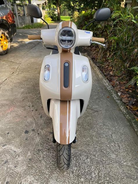 Fazzio 125 White, Yamaha Fazzio Modified, Fazzio Customized, Yamaha Fazzio Custom, Fazzio Modification, Fazzio Yamaha, Vespa Aesthetic, Cute Motorcycle, Yamaha Fazzio