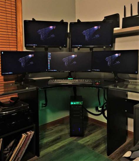 Gamer Room Diy, Monitor Setup, Pc Gaming Desk, Battle Stations, Small Game Rooms, Best Gaming Setup, Computer Gaming Room, Computer Desk Setup, Gaming Setups