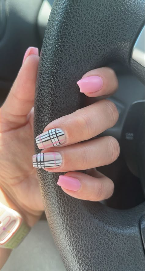 Pink Plaid Nail Designs, Burberry Nails Short, Pink Burberry Nails, Biab Nail Design Short, Burberry Nails Design, Suzi Shops And Island Hops, Pink Plaid Nails, Chevron Nail Designs, Burberry Nails