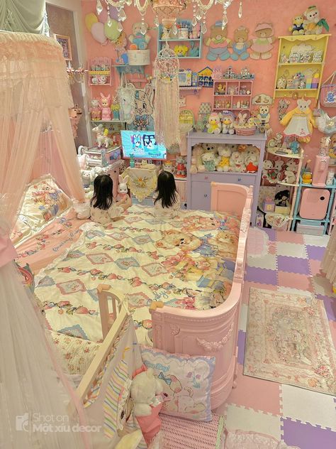 Ugly Bedroom, Hispanic Jokes, Kawaii Room Ideas, Cute Bedroom, Dream Bedroom Inspiration, Kawaii Bedroom, Cute Bedroom Ideas, Unusual Homes, Dekorasi Kamar Tidur