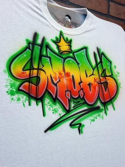 Air Brushed Tshirts, Airbrush Tee Shirts, Air Brush Shirts 90s, Grunge Graffiti Print T-shirt, Graffiti Names, Multicolor Graffiti Print T-shirt, Airbrush T Shirts, Airbrush Designs, Artist Shirts