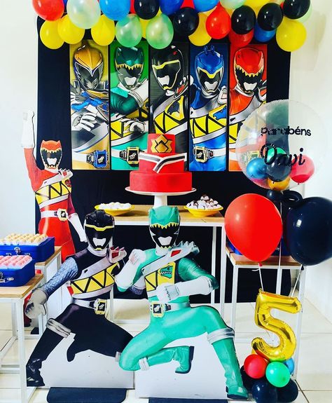 Nath Toledo Festas’s Instagram profile post: “Mini Table Power Rangers @bee.balloon #ficaemcasa #powerrangers #decoracaopowerrangers #decoracao #decoracaodefestainfantil #decor…” Power Rangers Birthday Party Decorations, Power Rangers Birthday Party Ideas, Power Rangers Party, Power Rangers Theme, Power Rangers Birthday, Festa Power Rangers, Bee Balloon, Power Ranger Birthday Party, Power Ranger Party