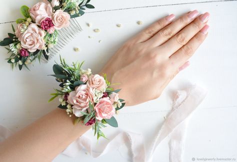 Pale Pink Corsage, Corsage Wedding Mother, Antique Halo Engagement Rings, Wedding Flowers Blush, Pink Corsage, Corsage Pink, Wrist Corsage Wedding, Bridal Corsage, Flower Wrist Corsage