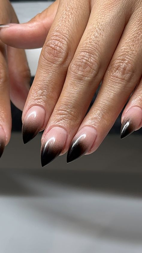 Extra Short Stiletto Nails, Short Stiletto Halloween Nails, Nude To Black Ombre Nails, Ombre Nails Halloween, Short Black Stiletto Nails, Short Sharp Nails, Black Ombre Acrylic Nails, Fall Nails Stiletto, Short Nails Stiletto