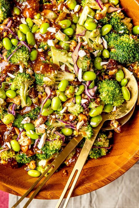 This easy broccoli crunch salad makes a regular appearance in my weekday lunches. It’s non-mayo based so great for meal prep too! Meal Prep Quinoa Salad, Asian Salad With Tofu, Broccoli Bean Salad, Meal Prep Salad Recipes, Mandys Salads, Fall Meal Prep Lunch, Brocoli Salad Recipes, Easy Salad Dinner, Meal Prep Veggies