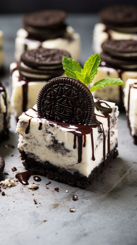 Bakery Products Ideas, Oreo Deserts, Food Plating Design, Cheesecake Ideas, Oreo Cheesecake Bites, Cream Cheese Oreo, Plating Design, Paris Bakery, Cheesecake Oreo