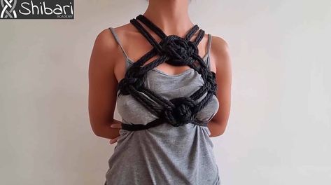 Diy Body Harness, Harness Outfit, Chest Harness, Viking Clothing, Chain Dress, Rope Knots, Bra Pattern, Straight Jacket, Chain Loop