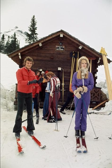 Kate moss brigitte bardot grace kelly 15 cliches d'icones au ski 14 Ski Lodge Aesthetic, Vintage Ski Lodge, Chalet Girl, Vartan Sylvie, Ski Aesthetic, Ski Style, Ski Vintage, Ski Bunnies, Sylvie Vartan