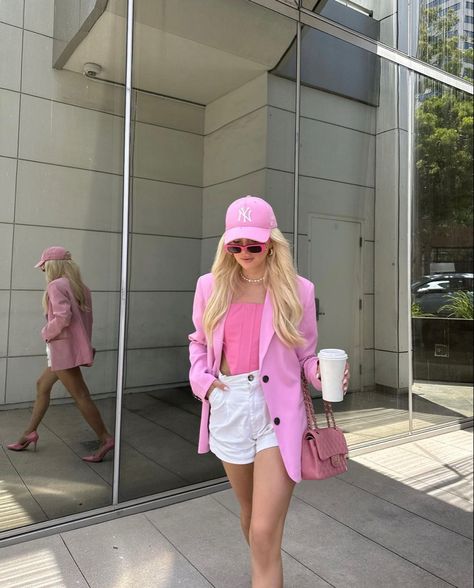 #fashion #aesthetic #barbie #pink #minimalist Spring Pink Outfits, Pink Baseball Cap Outfit, Pink Cap Outfit, Aesthetic Barbie, Outfit Rosa, Sephora Gift, Baseball Cap Outfit, Pink Minimalist, Sephora Gift Card