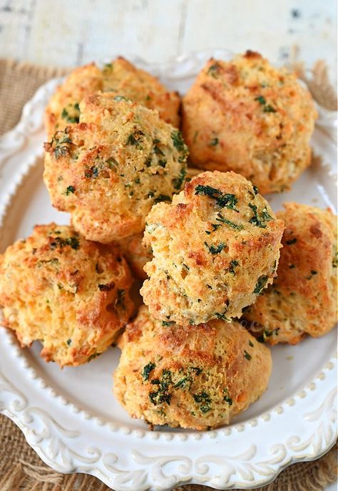 These Red Lobster Copycat Cheddar Bay Biscuits are irresistible and so much better than restaurant! Quick and easy recipe, under 30mins make warm, buttery , cheesy, flaky, better than restaurant cheddar bay biscuits at home.#savorybitesrecipes #redlobster #sidedish #breadrecipe #biscuit Copycat Red Lobster Biscuits, Red Lobster Copycat, Copycat Red Lobster, Lobster Biscuits, Red Lobster Cheddar Bay Biscuits, Red Lobster Biscuits, How To Make Red, Cheddar Bay Biscuits, Cheddar Biscuits