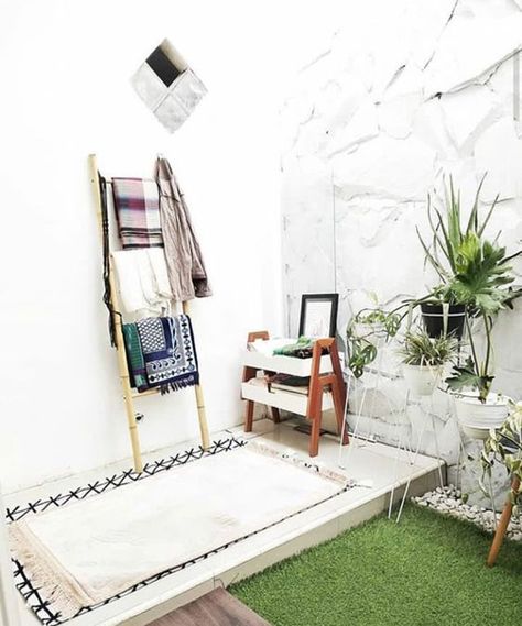 30 Praying Room Ideas To Bring Your Ramadan More Beautiful | Home Design And Interior Musholla Rumah, Namaz Room, Minimalis House Design, Praying Room, Muslim Prayer Room Ideas, Diy Wall Design, Prayer Room Ideas, Mosque Design, Prayer Corner