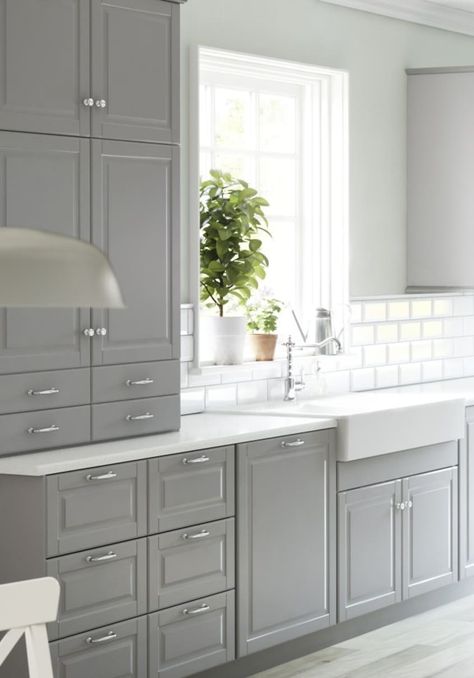 Ikea Bodbyn, Light Grey Kitchen Cabinets, Light Grey Kitchens, Серая Кухня, Kitchen Ikea, Ikea Kitchen Cabinets, Gray And White Kitchen, Gray Cabinets, New Kitchen Cabinets