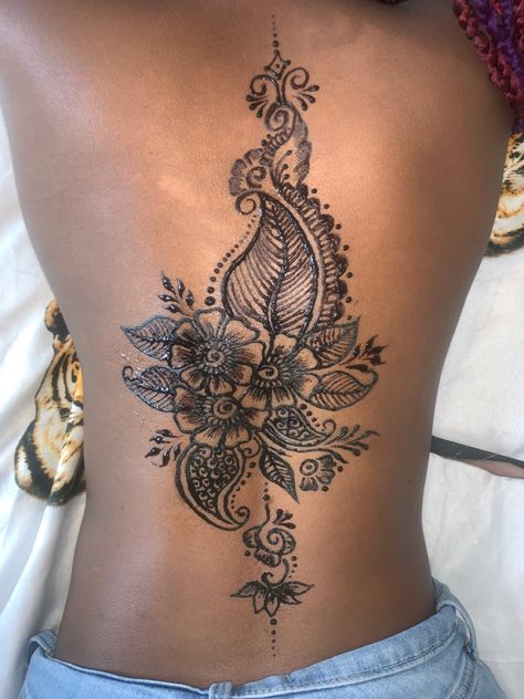 Henna Neck, Henna Arm Tattoo, Henna Tattoo Back, Henna Designs Arm, Mehendi Tattoo, Henna Tattoo Designs Arm, Back Henna, Henna Designs Back, Cute Henna Designs