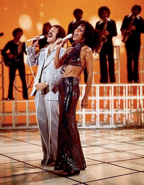 Sonny & Cher concert spotlight Cher Concert, Sonny Cher, 70's Disco, Disco Music, Vogue Magazine, Formal Dresses Long, Street Style, Vogue, Formal Dresses