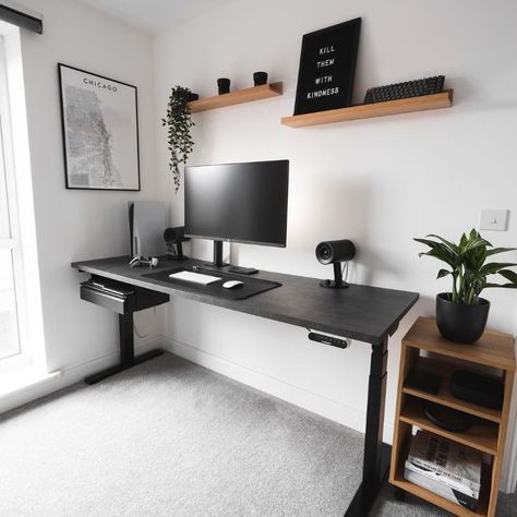 Studio In Casa, Minimal Desk Setup, Minimal Workspace, Home Studio Desk, Home Office Set Up, Minimal Desk, Minimalist Home Office, Home Studio Setup, Bedroom Setup