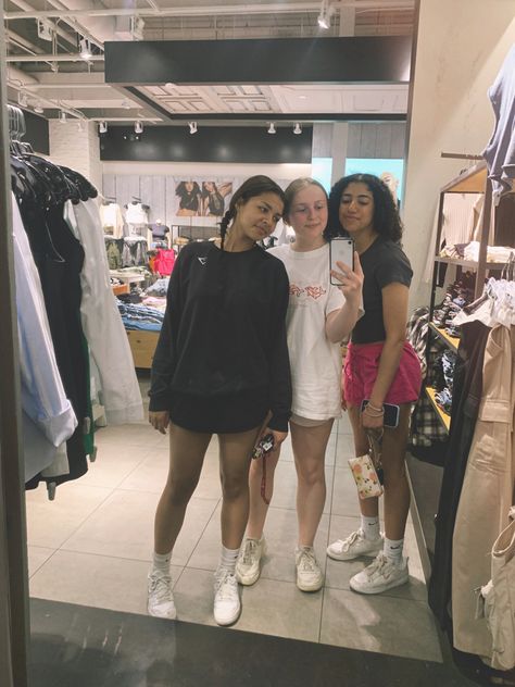 Mall Aesthetic, 13 Year Girl, Mall Shopping, Teen Shopping, Board Inspiration, Vision Board Inspiration, Summer Bucket Lists, Summer Bucket, Summer Aesthetic