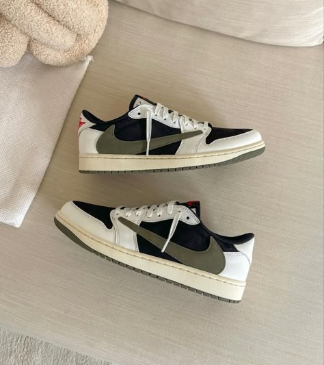 Travis Jordan, Travis Scott Olive, Olive Sneakers, Travis Scott Jordan 1, Nike Travis Scott, Nike Kicks, Nightclub Aesthetic, 90s Hip Hop Fashion, Nike Jordan Retro