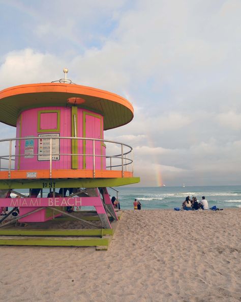 How to spend a weekend in Miami. After my recent trip, I've put together the best travel guide to Miami Florida, filled with things to do in Miami. Miami aesthetic.  #thebeautybackpacker #miamitravel #visitmiami #miamibeach #miamiphotography Miami Florida Things To Do, Miami Things To Do, Miami Astethic, Miami Florida Aesthetic, Miami Beach Aesthetic, Miami Spring Break, U Miami, Miami Weekend, Miami Holiday