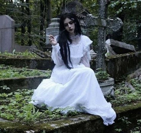 Romantic Grunge, Pale Grunge, White Goth, Goth Subculture, Doll Aesthetic, Romantic Goth, Victorian Goth, Gothic Aesthetic, Goth Aesthetic