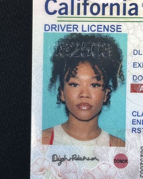 Divers License Photo, Aesthetic Id Photo, Drivers Licence Aesthetic Photo, Drivers Lisence Photos, Driver License Picture, School Id Pictures, Pretty Id Card Picture, Heartbreak High, Vision Bored