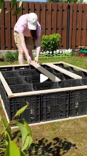 5-Minute Crafts Decor on Instagram: "Garden Storage from Plastic Crates 🌿

#diy #backyardcrafts #backyardfurniture #oldtonew #renovation #idea #woodwork #5minutecrafts #decor" Pallet Planters Ideas Easy Diy, Plastic Crates Ideas Diy, Making Planters, Building Planter Boxes, Diy Planter Boxes, Planter Boxes Diy, Garden Diy Furniture, Backyard Crafts, Garden Boxes Diy