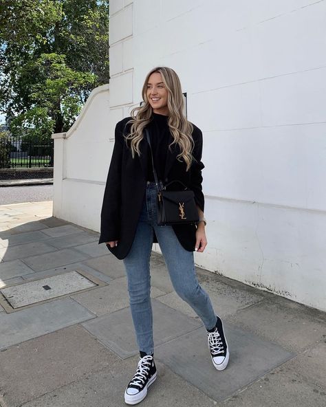 FREYA KILLIN. on Instagram: “I don’t know who needs to hear this but buy the shoes, buy the bag and eat that large pizza you want. Blazer - @arketofficial Jeans -…” Freya Killin, Best Casual Outfits, Large Pizza, Outfits With Converse, Elegante Casual, Winter Mode, Blazer Outfits, Autumn Outfit, Business Casual Outfits