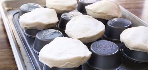 biscuit_muffin | She Puts Biscuits On The Bottom Of A Muffin Tin And Makes Something Totally Genius! Mini Bread Bowls, Muffin Pan Recipes, Biscuit Cups, How To Make Biscuits, Muffin Tin Recipes, Taco Bowls, Bread Bowls, Muffin Tins, Muffin Tin