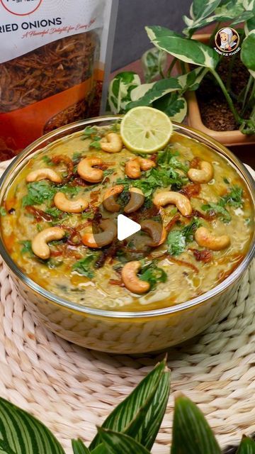 Chicken Haleem Recipe, Haleem Recipe, Hyderabadi Chicken, Black Gram, Green Gram, Toor Dal, Banana Benefits, Ginger Garlic Paste, Pigeon Peas