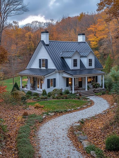 Autumn Looks, Dream Farmhouse, Fall Wallpapers, Small Cottage Homes, Autumn Wallpaper, Dream Life House, Cottage Exterior, Big Country, Modern Fall