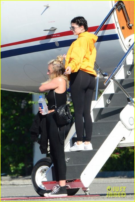 Kylie Jenner & Tyga Jet Back To LA After Birthday Getaway Kylie Jenner 2014, Kylie Jenner Tyga, Maquillage Kylie Jenner, Kylie Jenner Daily, Birthday Getaway, Kylie Jenner Blonde, Kylie Jenner Photoshoot, Looks Kylie Jenner, Kylie Jenner Photos