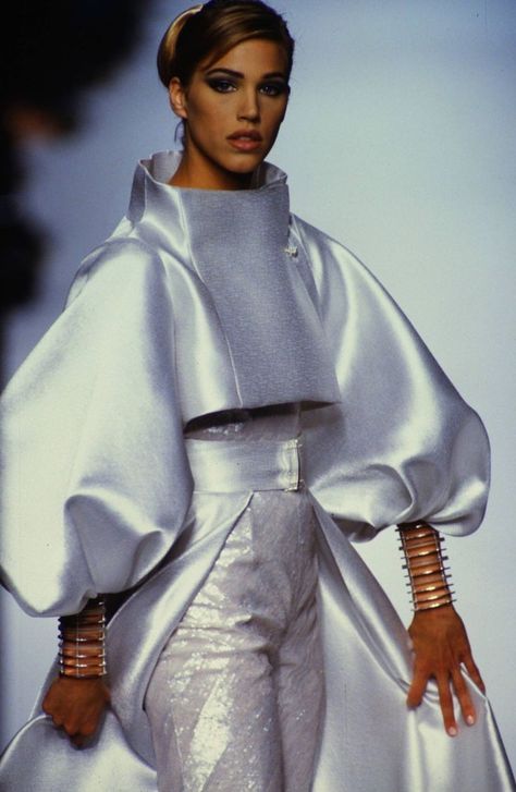 Claude Montana, Vintage Runway, Futuristic Fashion, Fashion Project, Couture Runway, Moda Vintage, Fashion Design Clothes, Mode Vintage, Fashion Mode