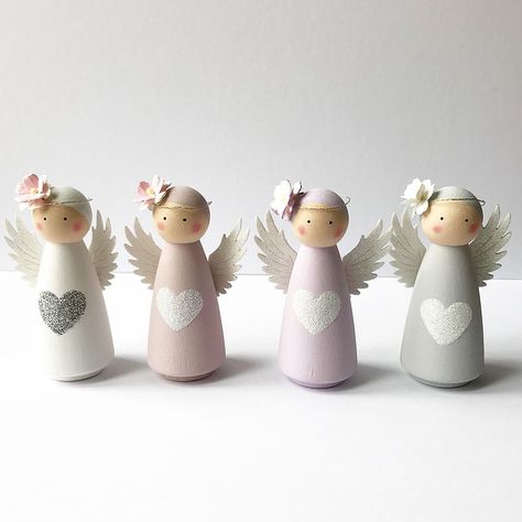 Navidad Natural, Dolly Pegs, Wood Peg Dolls, Homemade Dolls, Handmade Angels, Fairy Crafts, Peg People, Pin Doll, Navidad Diy