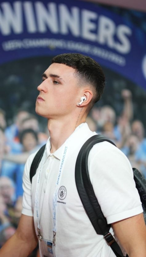 Phil Foden Haircut, Foden Haircut, Phil Phoden, Very Short Hair Men, Manchester City Wallpaper, Cristino Ronaldo, Phil Foden, Cute Football Players, Football Boyfriend