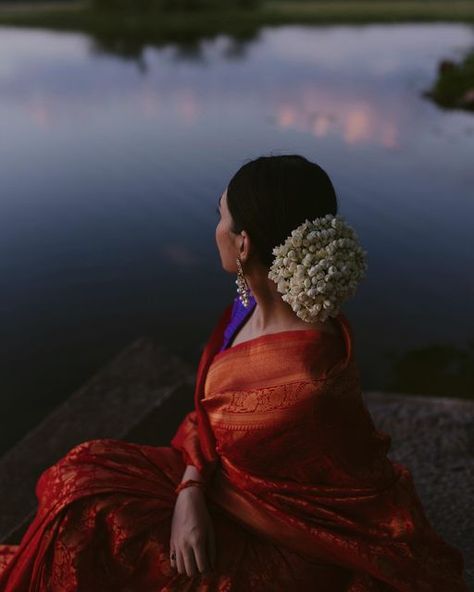 Aishwarya Ashok 🌿 on Instagram: "For @aanchalyadav041 💫 Styled by @stay__slay ❤️ Make up @glossedbykavin 🌿" Artistic Portrait Photography, Simple Saree Designs, Indian Bride Outfits, Saree Poses, Womens Trendy Dresses, Traditional Indian Dress, Indian Photoshoot, Self Portrait Poses, Saree Photoshoot