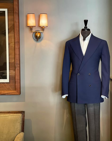 MANOLO COSTA NEW YORK (@manolocostanewyork) • Instagram photos and videos Tailor Made Suit Men, Men Blazer Design, Black Mens Fashion Suits, Luxury Suit, Dapper Suits, Stylish Mens Suits, Blue Suit Men, Classy Suits, Mens Casual Outfits Summer